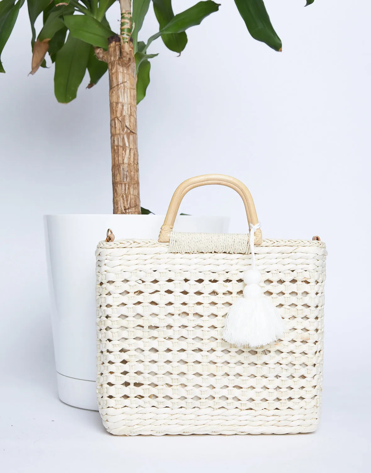 Bassett Beach Straw Tote