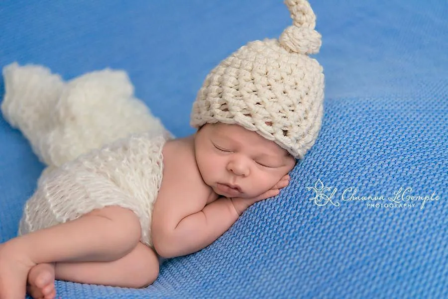 Cream Newborn Knot Hat