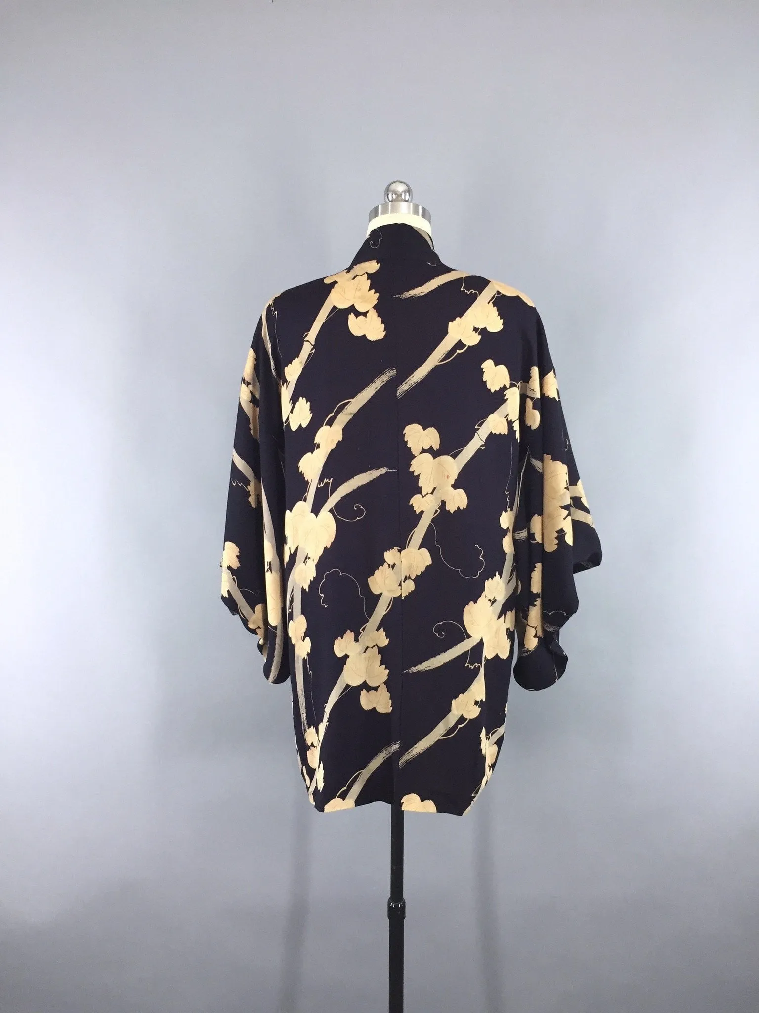 Vintage 1940s Haori Silk Kimono Jacket Cardigan with Navy Blue Leaves Print