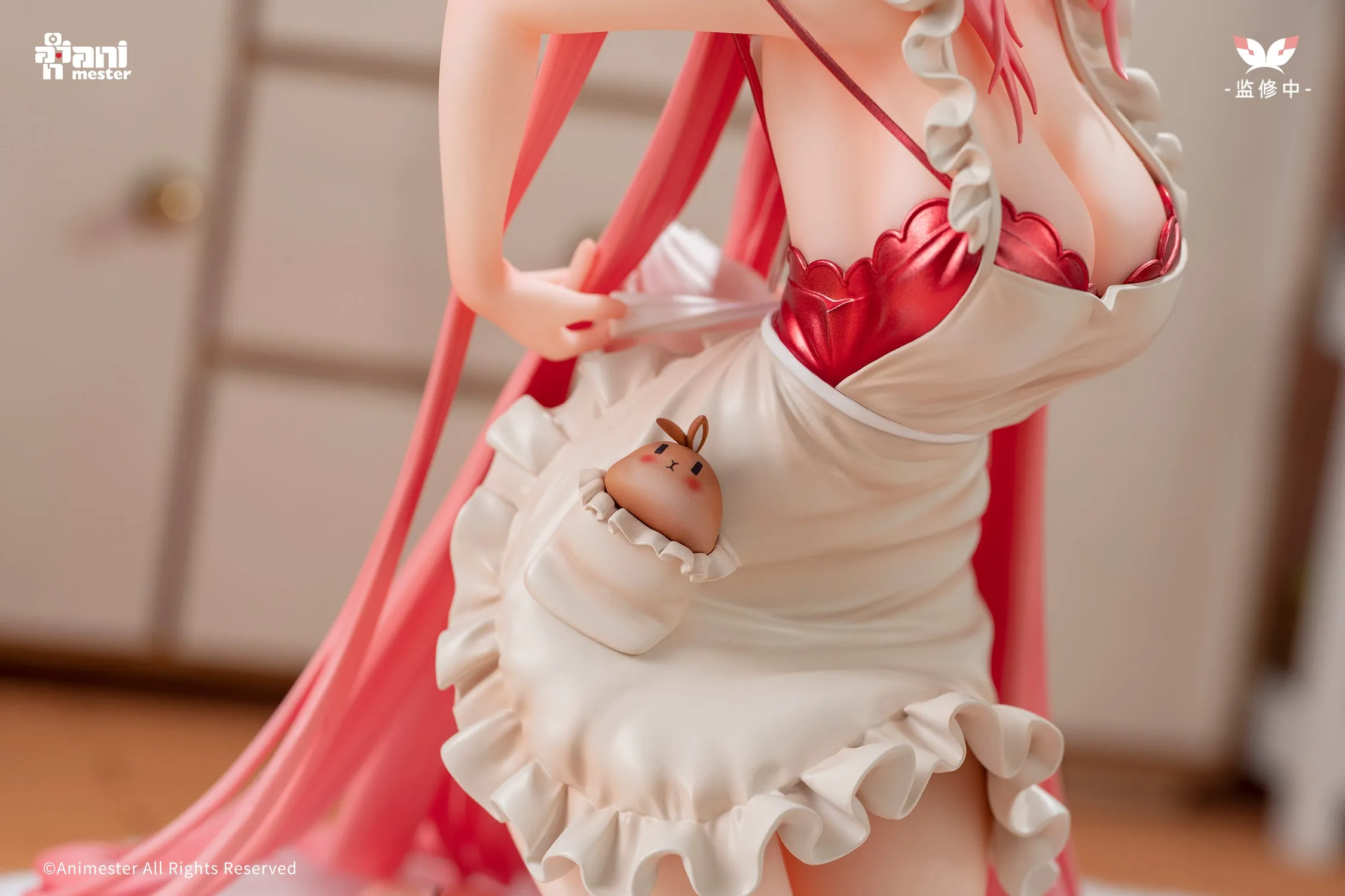 White Rabbit Rosu 1/7 Scale Figure